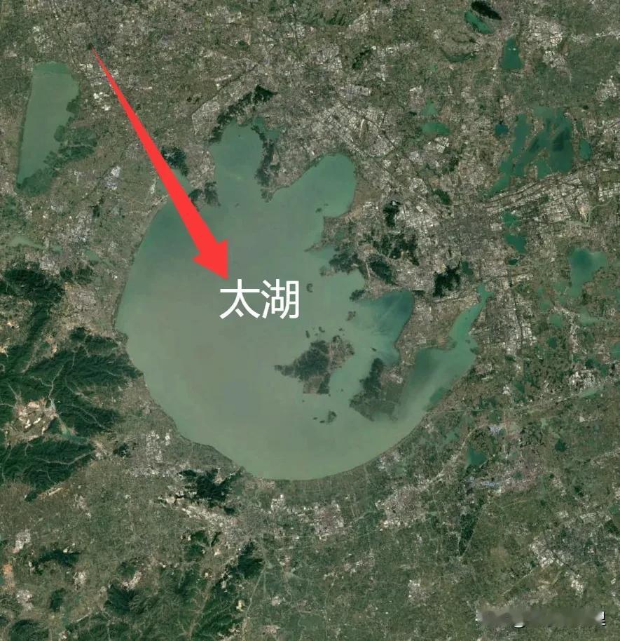 太湖清出的2.4亿方淤泥，为啥宁可船运到宜兴堆成山，也不直接在湖里造个岛？你