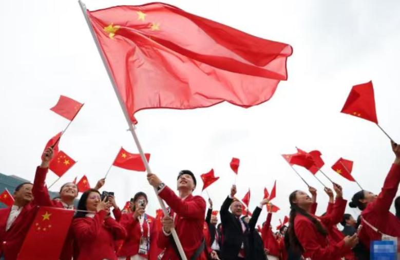 中国，跑到了最前头！亚运会办了70多年，中国1974年才第一次站上赛场。那一年，