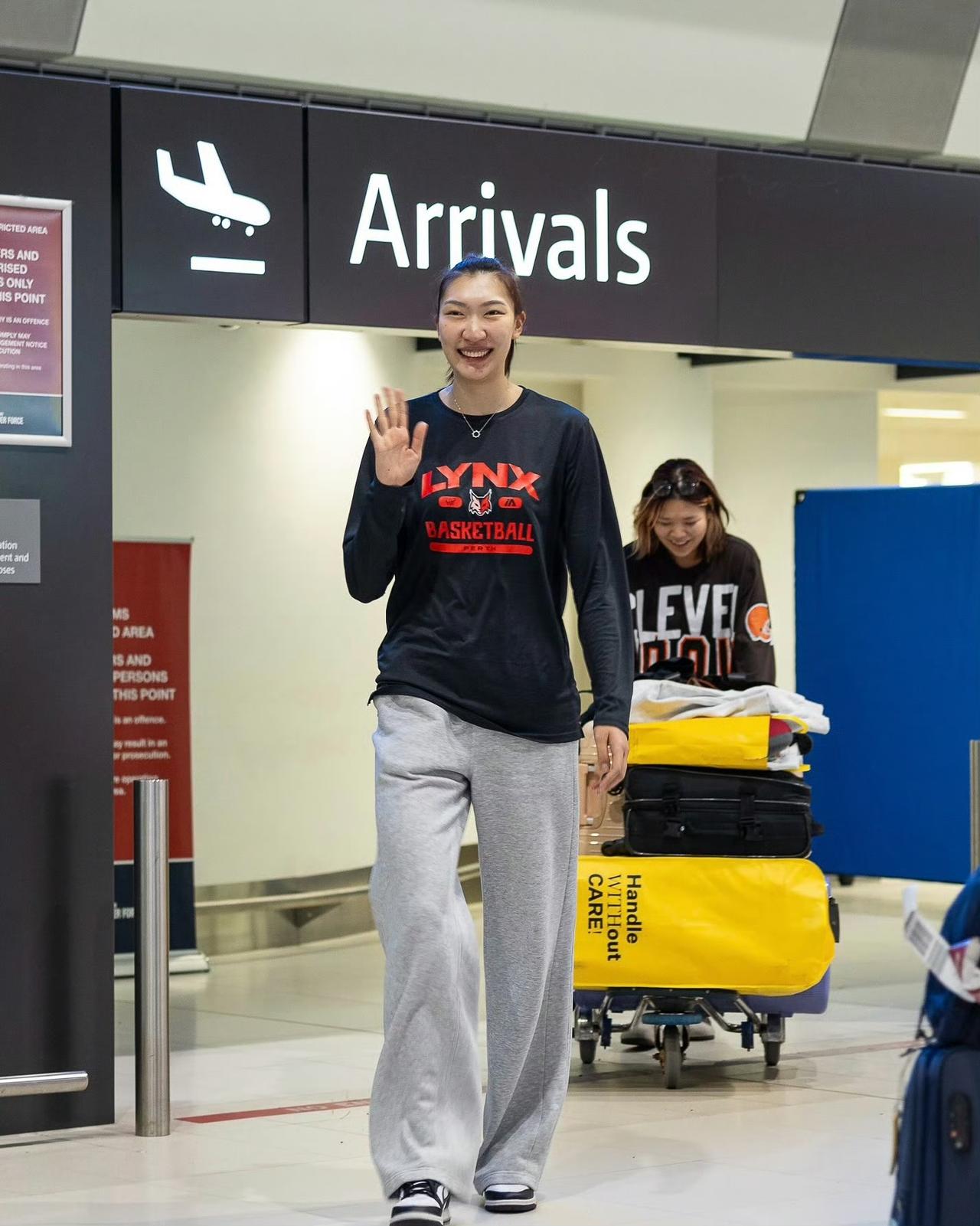 珀斯山猫队很看重韩旭，为此签了一个短期的WNBA外援叫做布里安娜·特纳（主帅