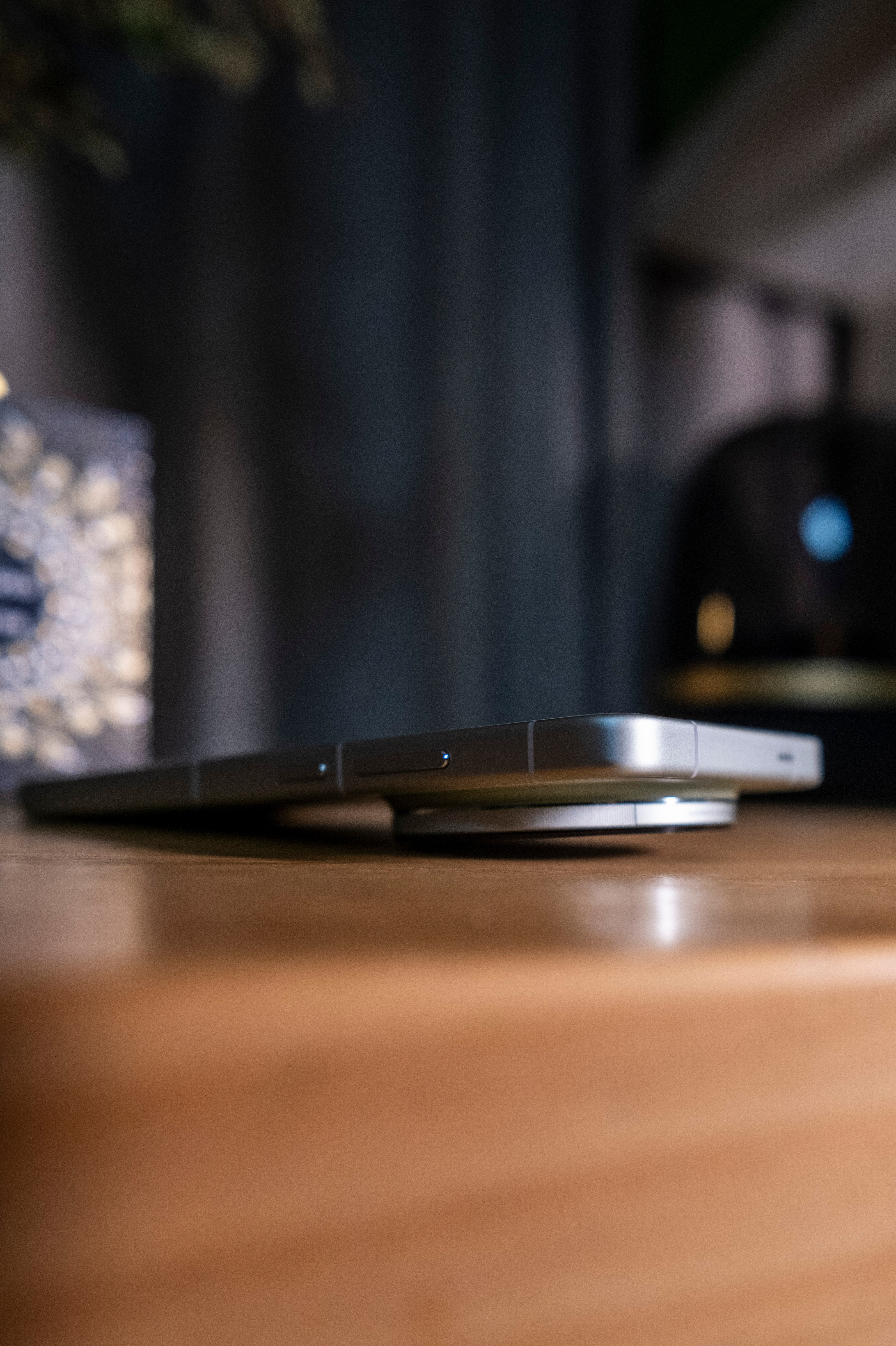 VivoX300Ultra开箱，拼色的胶片绿有点小清新，越来越喜欢嫩色系，