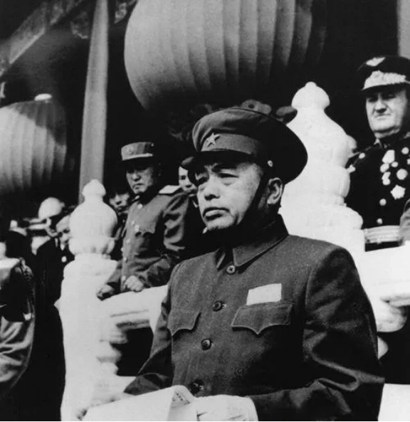 彭德怀说：“我打了一辈子仗，从来没有害怕过，但当我们打过三八线，一直打到三七线时