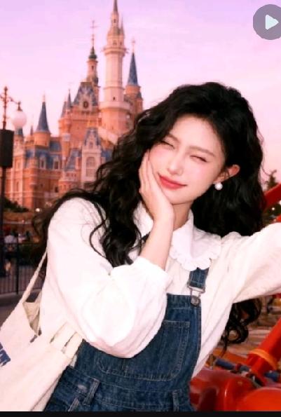 给大家讲几个能笑到肚子痛的笑话。乌龟受伤让蜗牛去买药，两小时过去蜗牛还没回来，