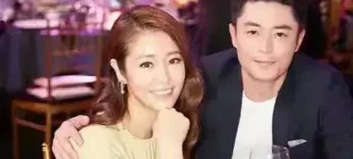 霍建华曾和陈乔恩相恋8年，最后娶了大3岁的林心如，有次，鲁豫问霍建华：为什么选择