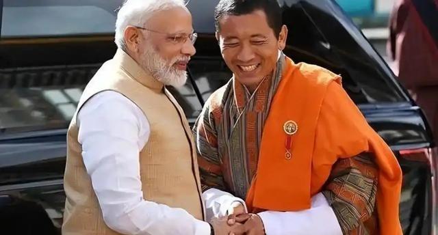 1975年，印度不顾全世界的反对，强行吞并了喜马拉雅山脉中的小国锡金，这个只有7