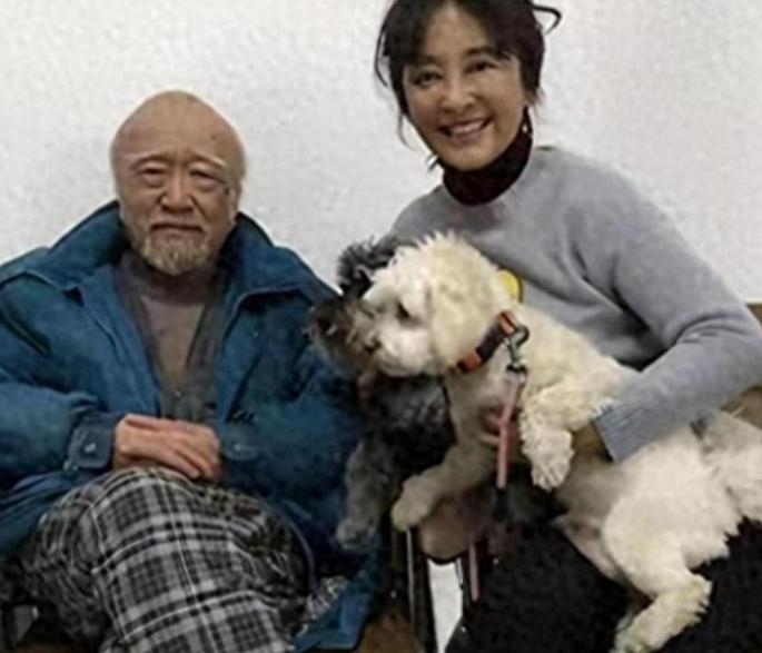 钱再多有什么用？79岁李保田近况曝光，住处杂乱，喝10元桶装水……北京安定门