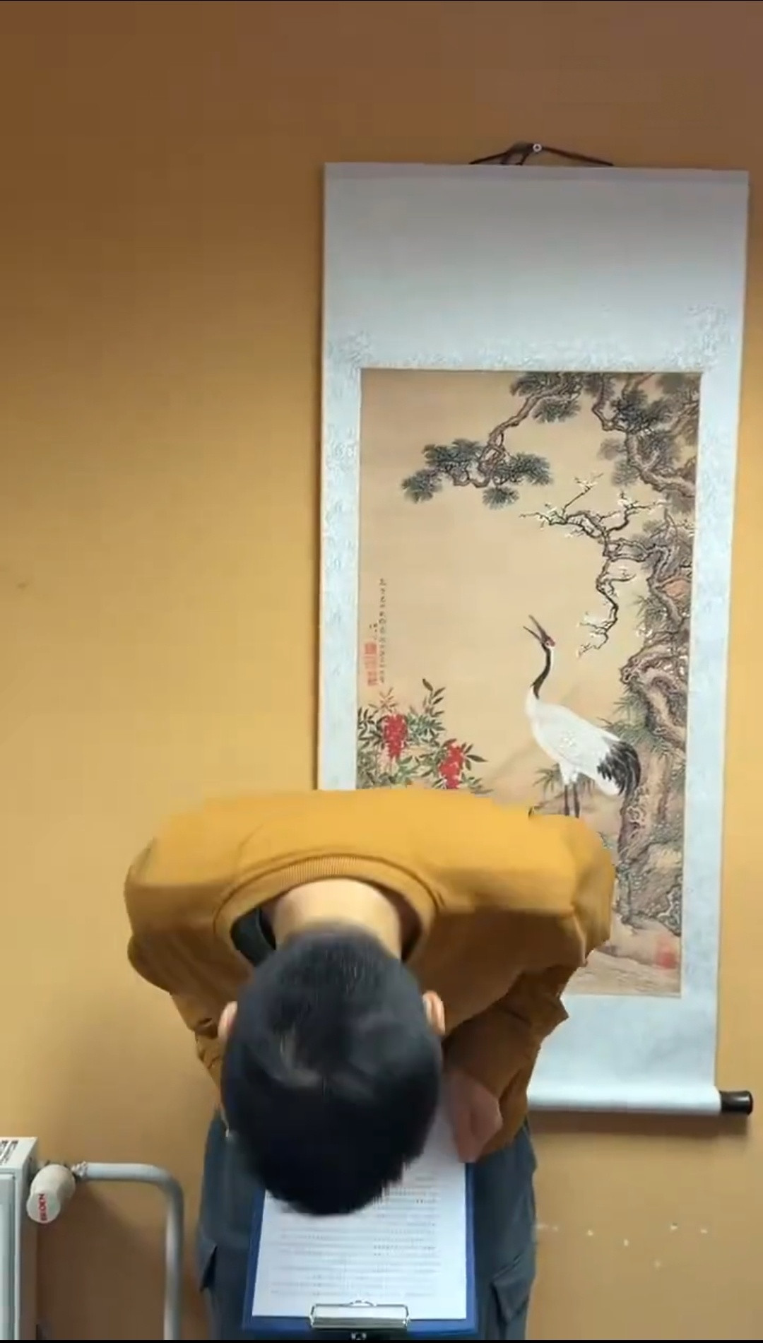 这个逼，道歉都tmd在疯狂挑衅网友，那兔里的日本就是短腿鹤，鹤又是日本文化里的瑞
