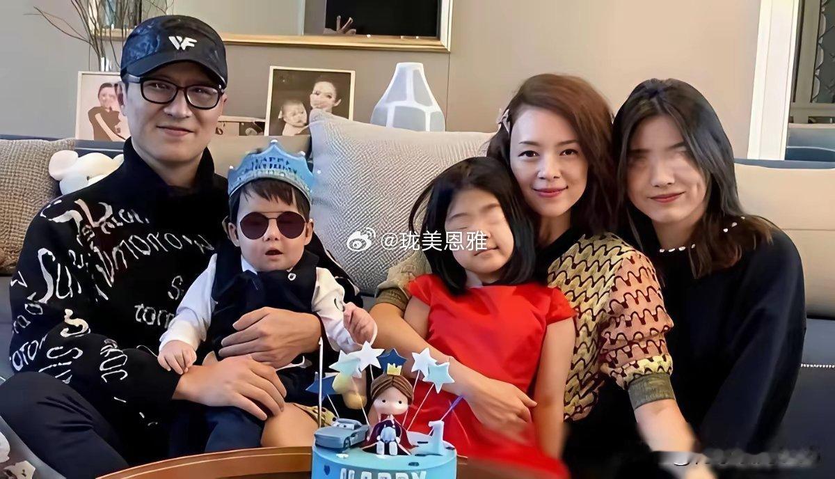 两人肯定真心相爱过要不然也不会生两娃​​​