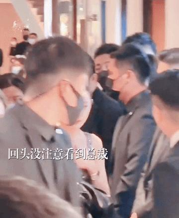 其实迪丽热巴找这样一位年轻有为的企业老总也不错！这位品牌老总绝对被迪丽热巴的美貌