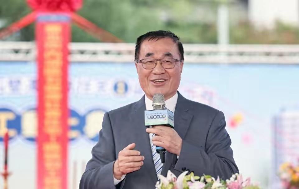 之前笔者还觉得只要李四川能出线，国民党守住新北市就稳了。但昨天美丽岛电子报民调出