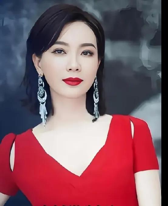 谁懂啊！47岁的陈数，简直是“越老越美”的代名词！