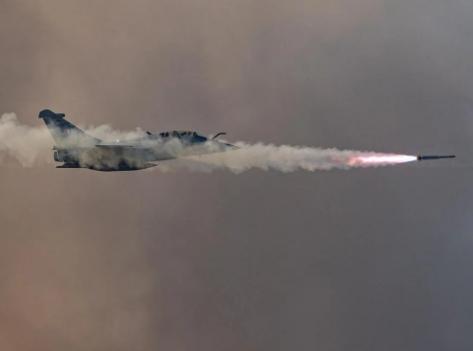 阵风战机在波斯湾遇挫，法国军方紧急开会，不能再重蹈被歼10击落一幕！法国《论