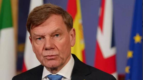 德国坐不住了，明日访华。 先说说德国现在的处境有多被动。表面上看是谈"供应链