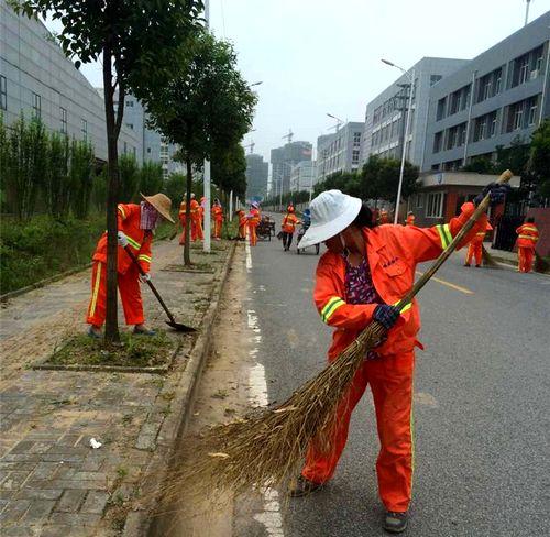饿死也不摆地摊，环卫工人说这话的底气是因为他们有编制，高大上倍有面子。摆摊十
