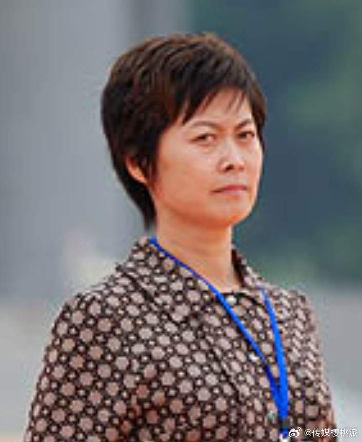 这张照片是2009年5月拍的，地点是湖北省随州市。那天，敬一丹老师和水均益一起抵达为炎帝故里寻根节彩