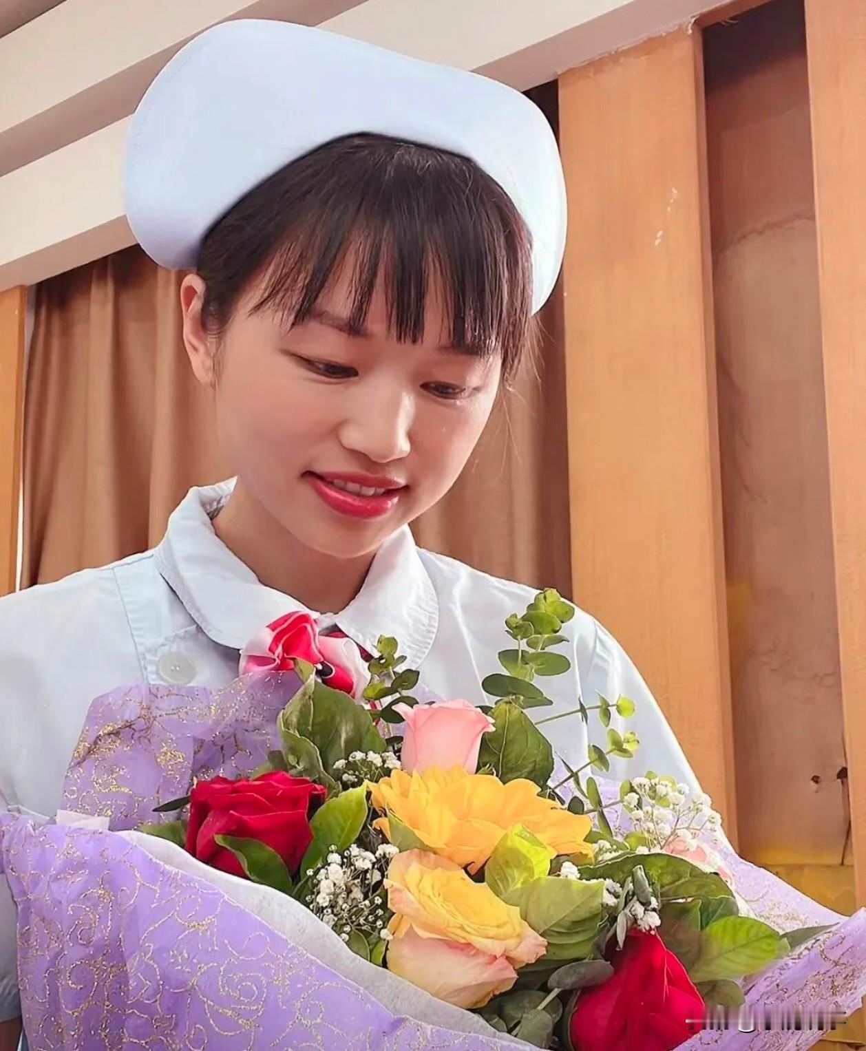 真不是我吹张水华跑一场马拉松的奖金，比我半年工资还厚。她在冰天雪地里跑完42