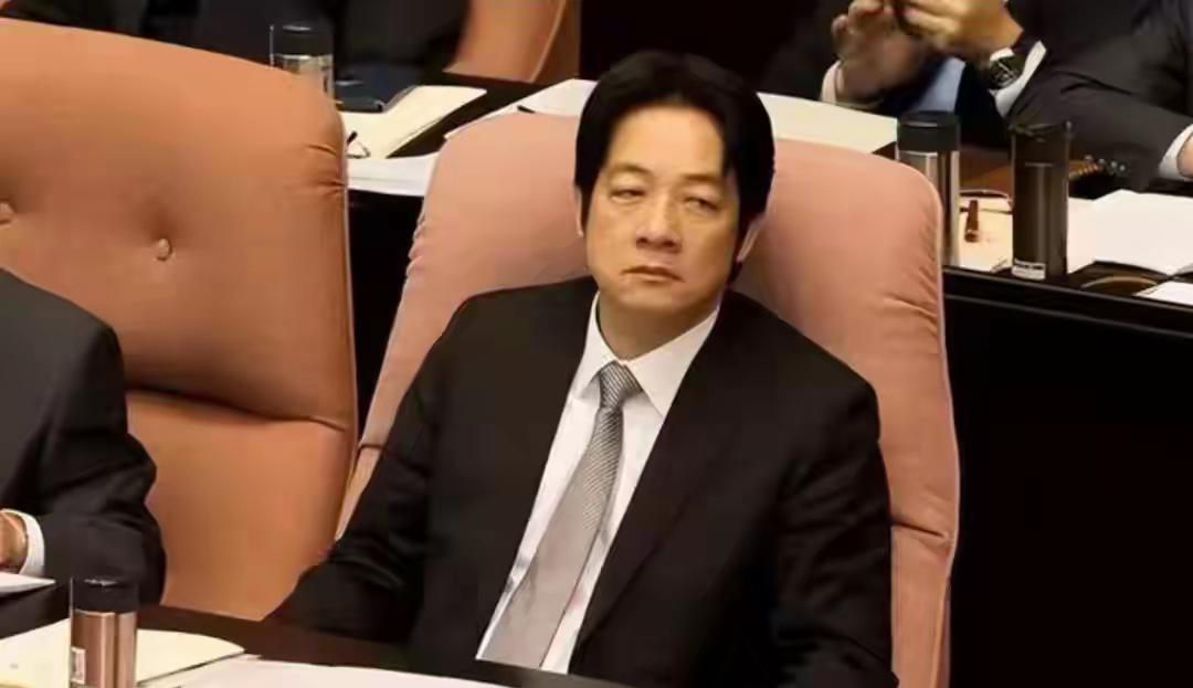 9票之差，弹劾提案通过，赖清德被要求辞职，傅崐萁号召全岛反攻。这个投票结果表