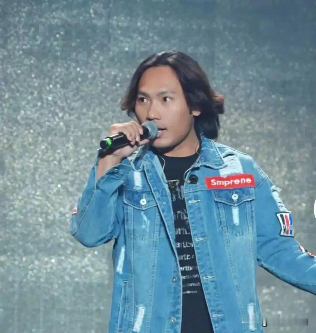帮迟到的“李克勤”，唱2个小时歌的侯浪，开演唱会了，他的票价……几十块钱