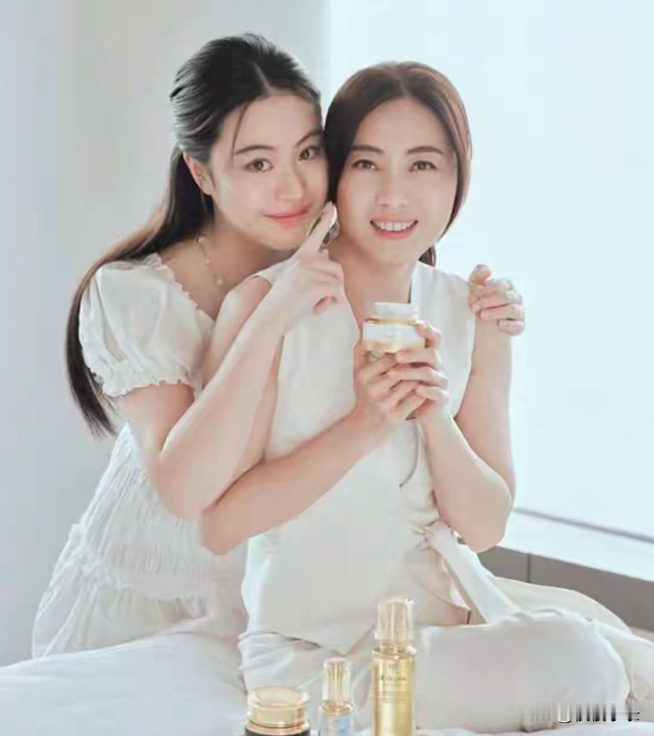 甘比17岁女儿低调庆生,长相温婉大气像刘銮雄,陈奕迅女儿在场![灵光