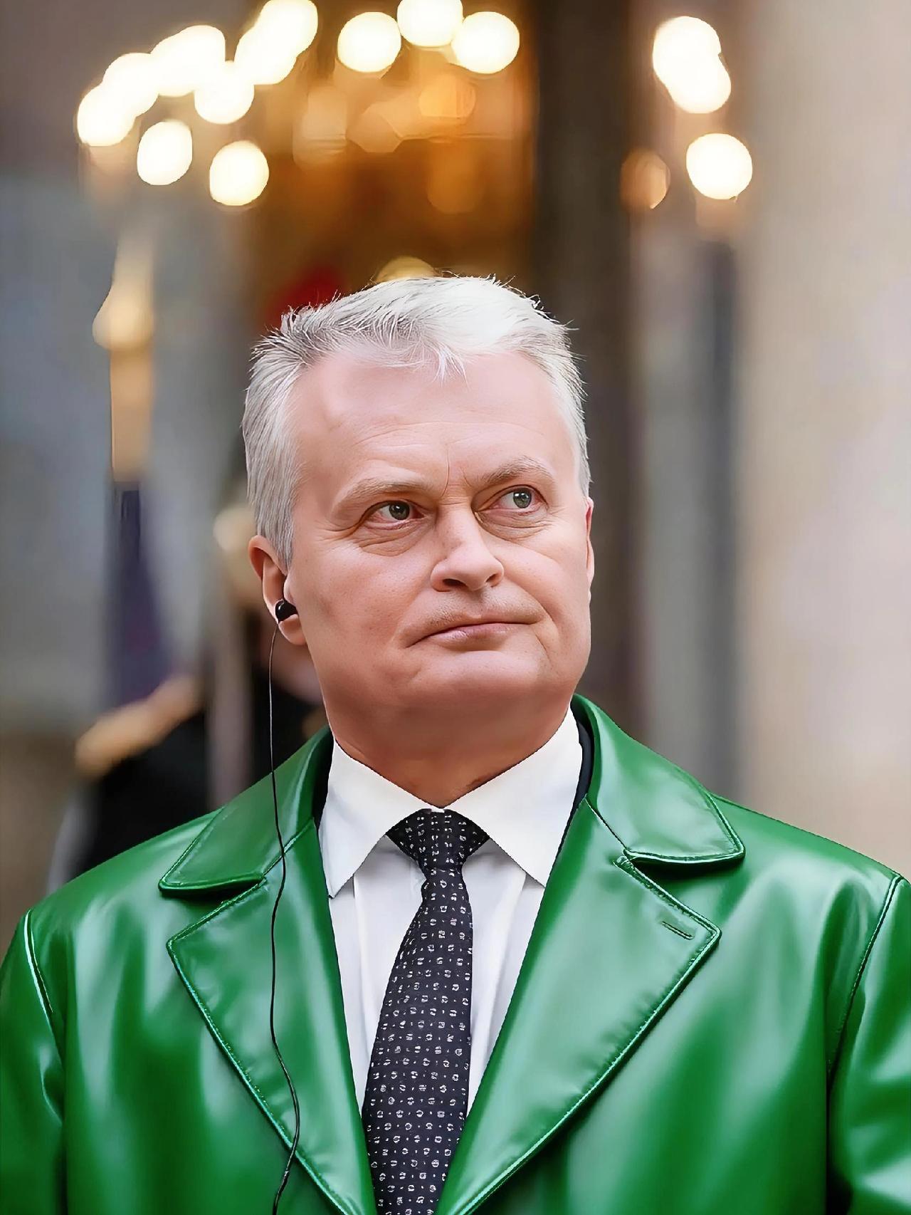 看了立陶宛总统瑙塞达最新的发言，真觉得荒诞至极。一边喊着跟东方大国关系降至冰