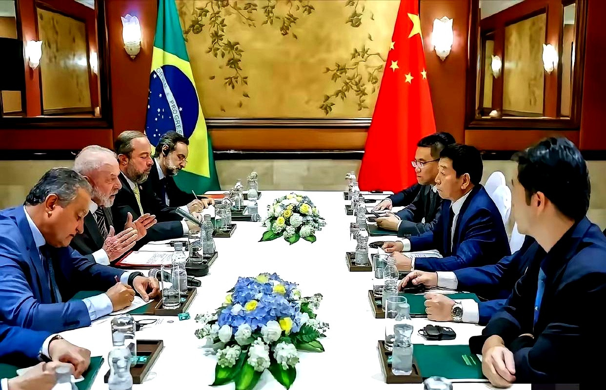 巴西总统卢拉最近频繁接触中国车企，又是试驾又是站台，笑得合不拢嘴。难道真是中国新