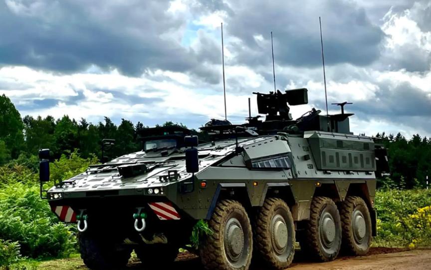 中国“快递版拳击手”，震撼亮相！自信一看能瞧出西方身影最近中国街头出现了一台