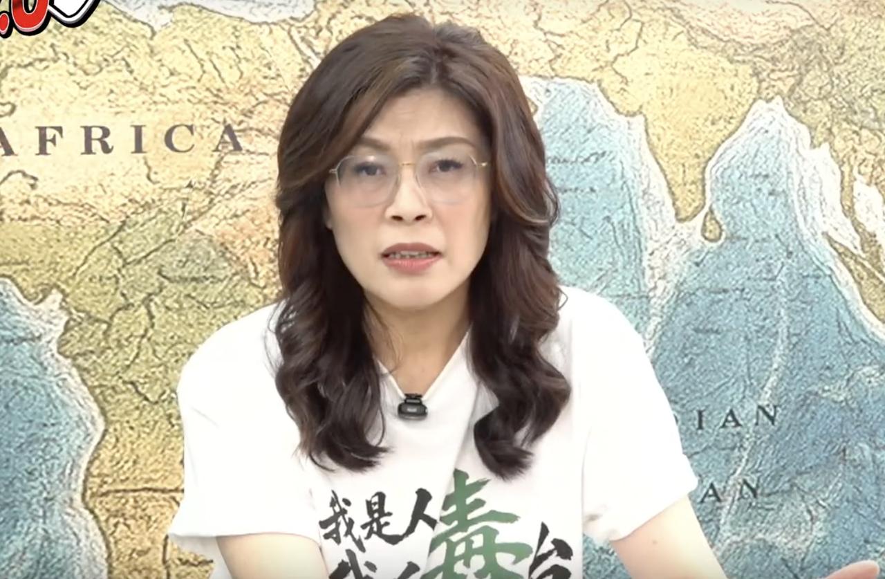 郑丽文今（23）日接受“历史哥”专访，谈及食安议题时语出惊人。她声称，当年马英九