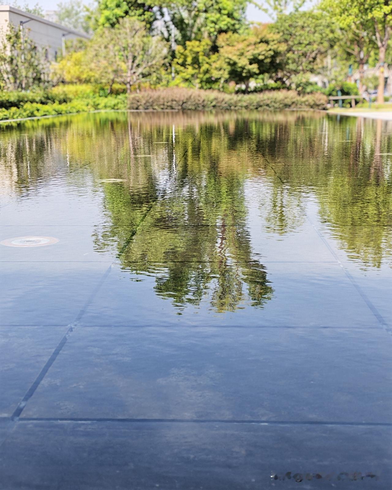 今日，公司会务组一名工作人员提出离职，人力资源部上午刚发出招聘需求，下午便来了应