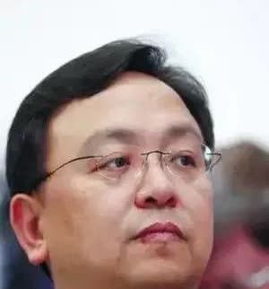 一扇车门，要反复撞烂上千次。这就是比亚迪降价的秘密。很多人想不通，车卖得