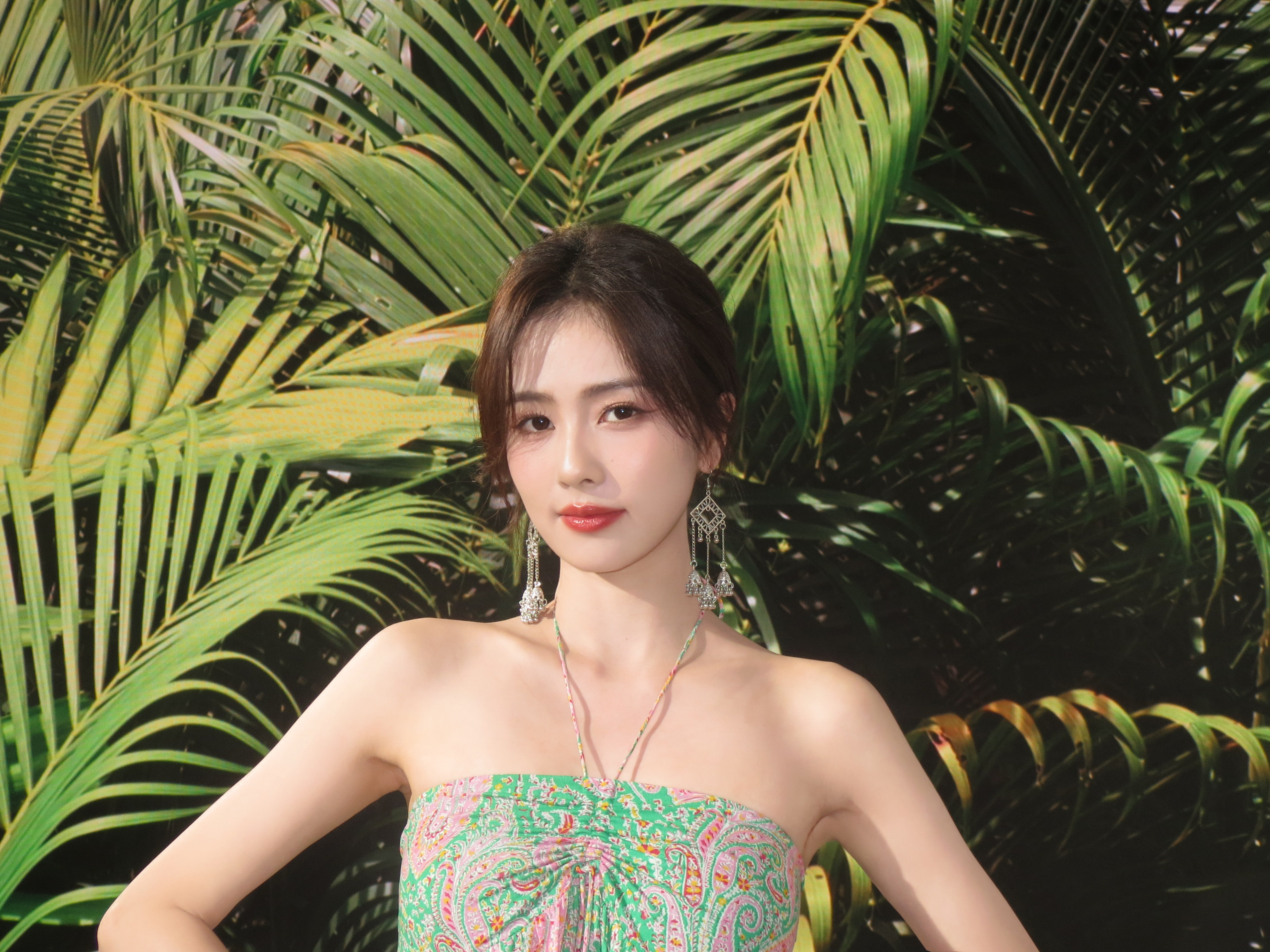 白鹿抱着小黄金不撒手白鹿清爽的白梦妍~🦚