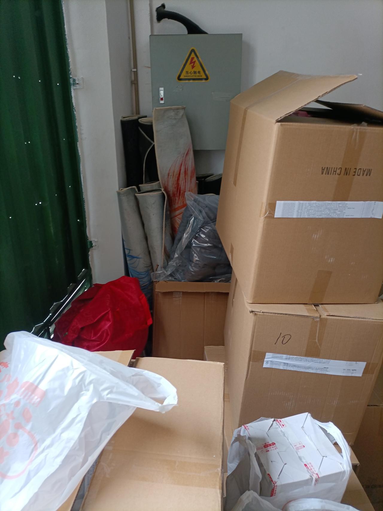 宣布摆摊失败！盘了个商超的仓库，周末两天试水摆摊，昨天卖了32元，今天卖了40