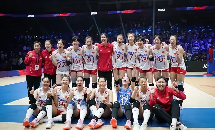 一觉醒来世联赛八强晋级名单出炉1/4对阵如下上半区：美国女排🆚中国女排