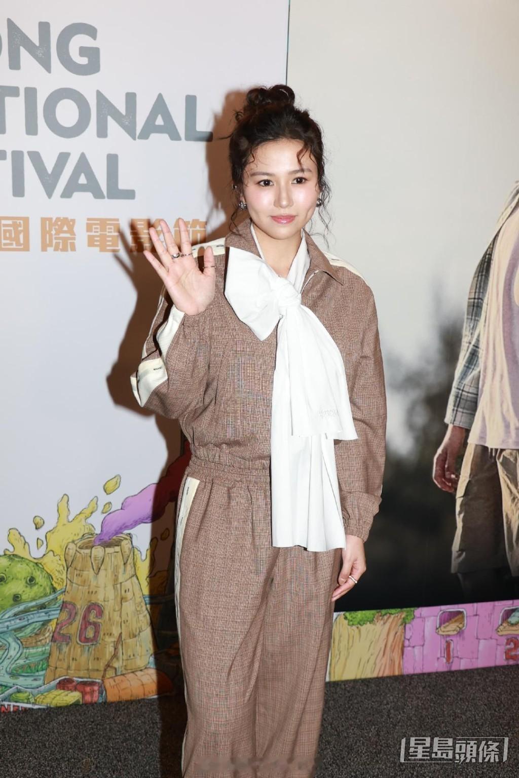 杨伟泳首回应东周刊爆料张振朗拒交社交账号密码、被TVB减工风波力撑：可以的吗！