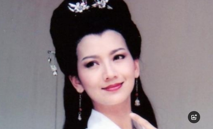 1975年，21岁的赵雅芝嫁给了31岁的香港名医黄汉伟，婚后仅三年，赵雅芝便与已