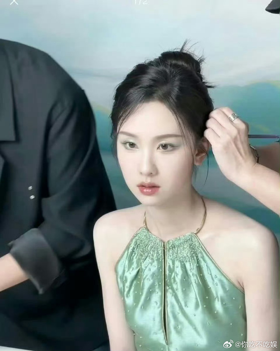 同色系妆容这次白鹿终于可以说胜出了一次