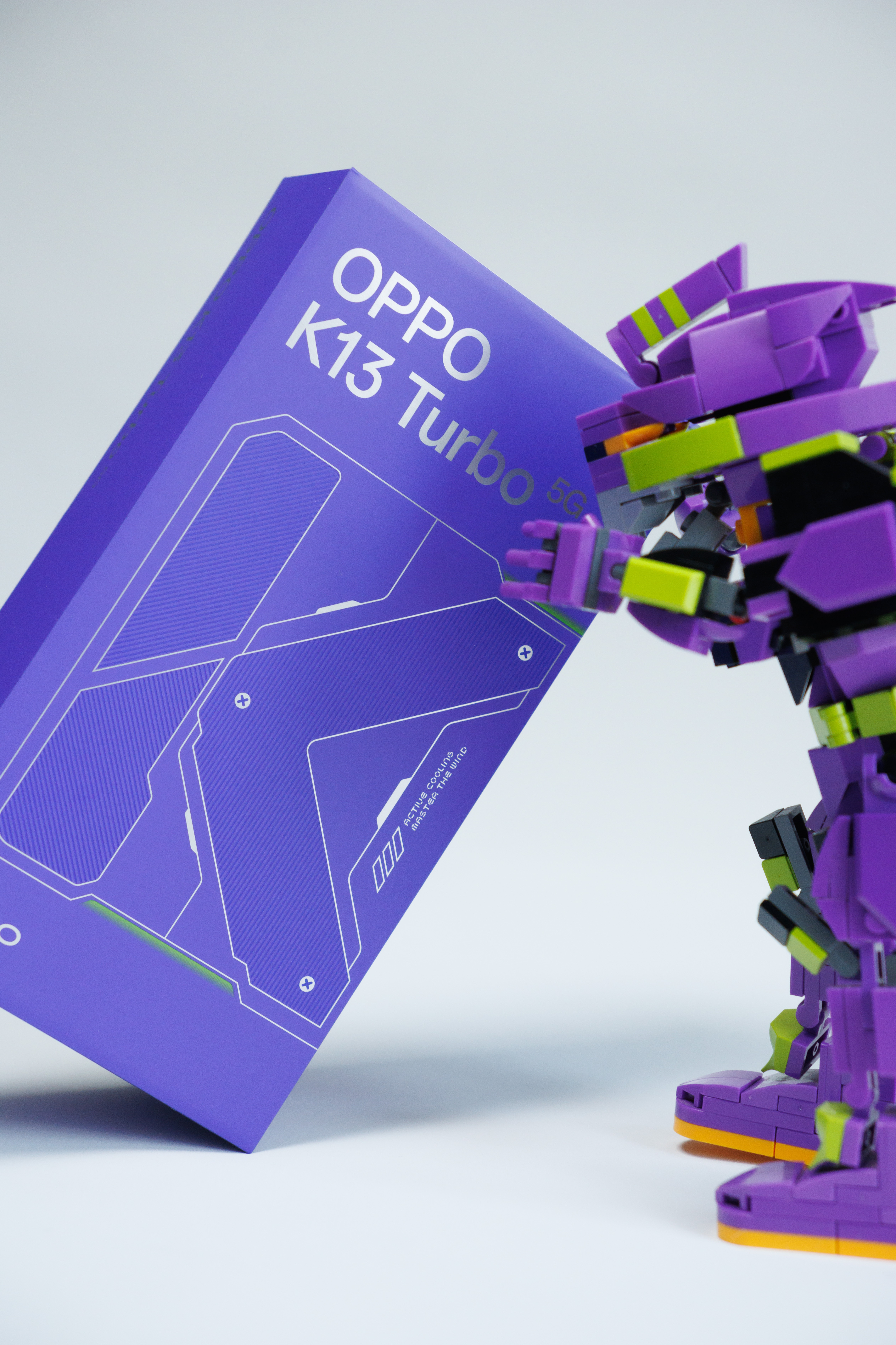 近期的最帅包装一定是属于OPPOK13Turbo系列的，这个紫太给劲了！