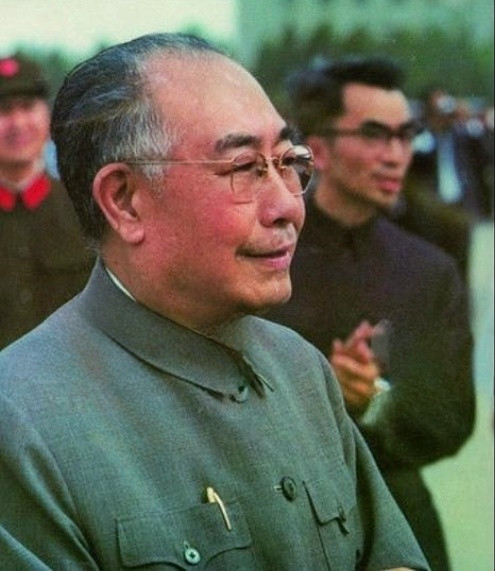 1976年11月，吴德在向人大常委会汇报工作时说，凡是毛主席指示的，毛主席肯定的