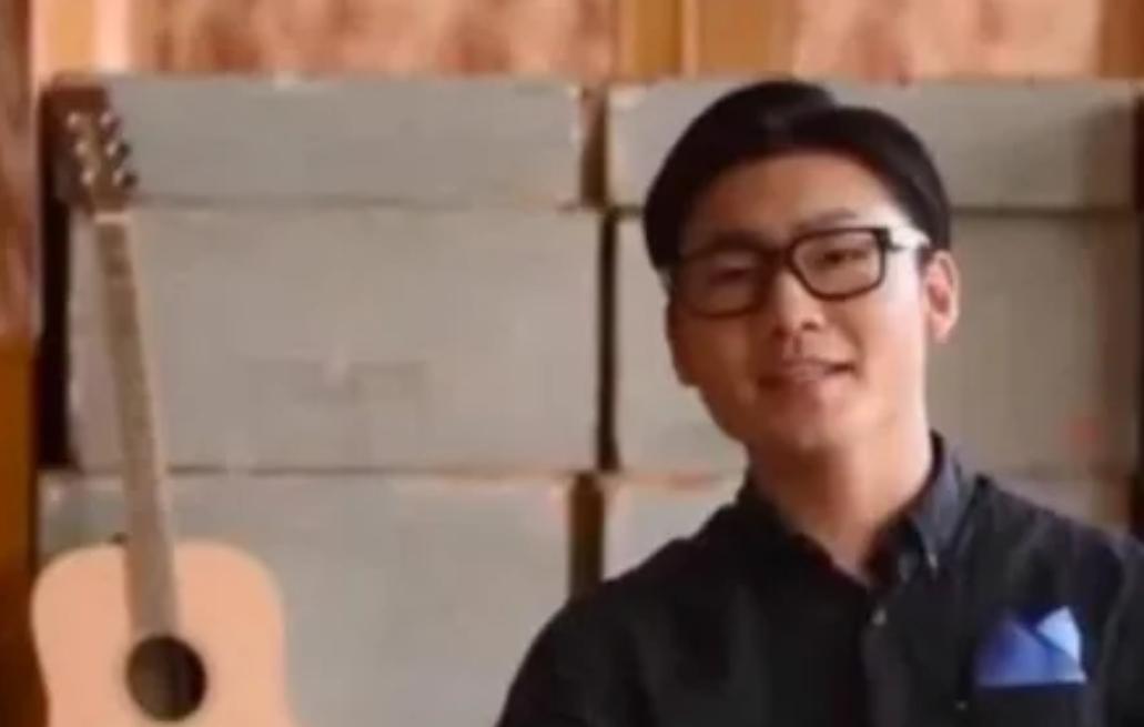 白岩松的独生子白清扬，在高三时就被保送到英国伦敦国王学院，大学选的是冷门的专业：