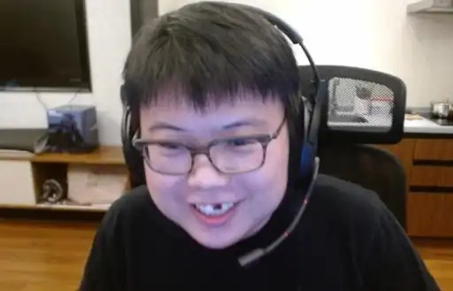 今年超哥出发TI预选前给直播间水友打过很多次预防针，大概就是说让大家别对他和队伍