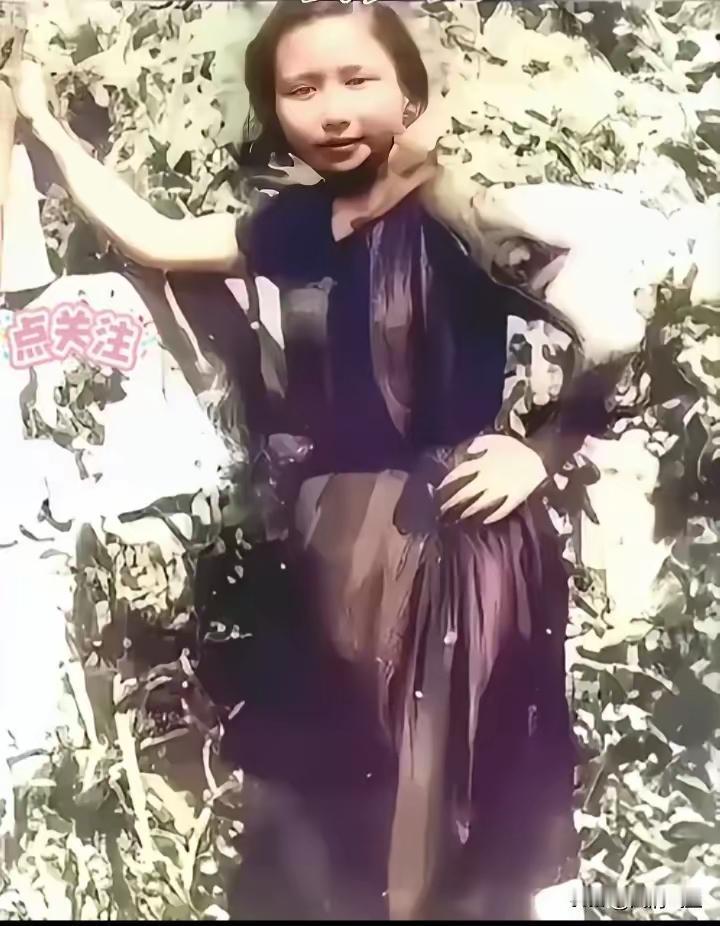 王铎:江姐新发现的照片江姐的真名叫江竹筠。这是她1939年,19岁的时候,在重