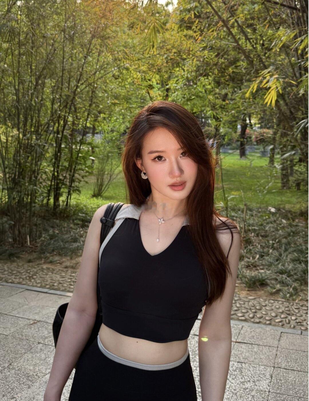 运动服才是人生穿搭我的春天时刻瑜伽服公园拍照运动穿搭户外穿搭