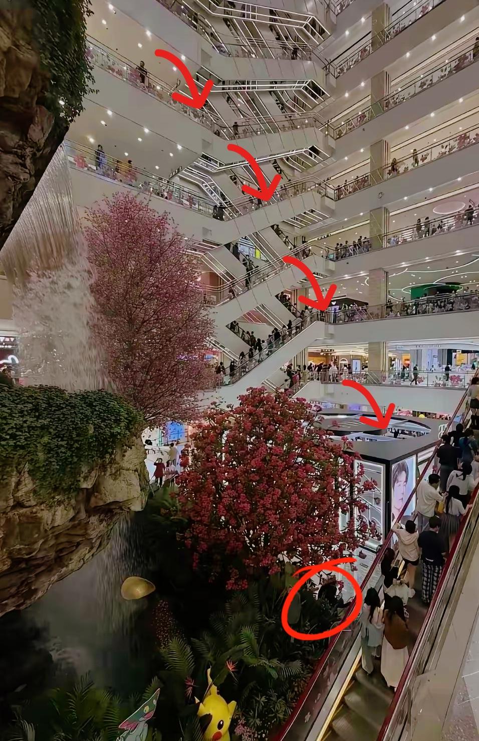 严总跳下去了西安赛格火了一个开店做到400家的老板就这样舍弃他的员工走了！