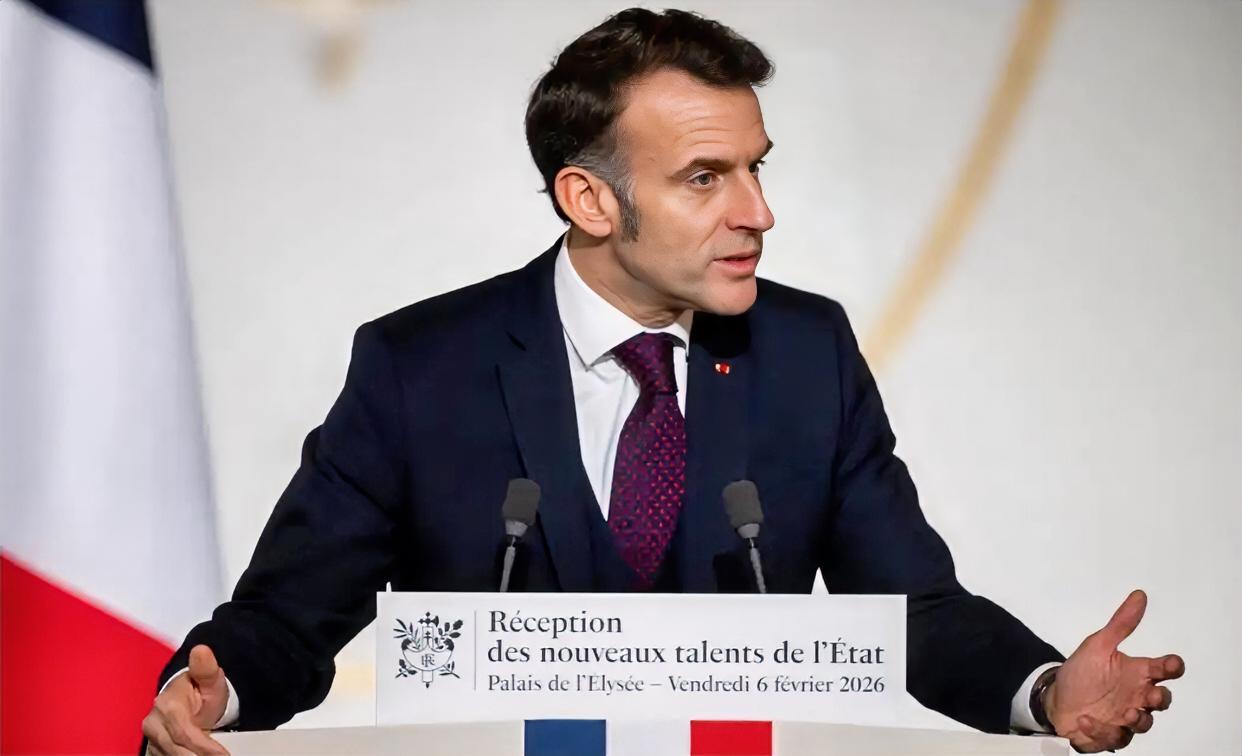 中国已经确定了，法国如果敢制裁中国商品，立刻就会打出三张牌，把马克龙打清醒为止。