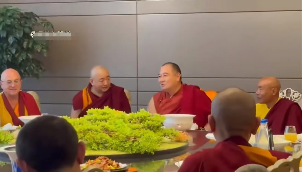 这张照片不知是谁拍的…[哭笑不得][哭笑不得][哭笑不得][哭笑不得]