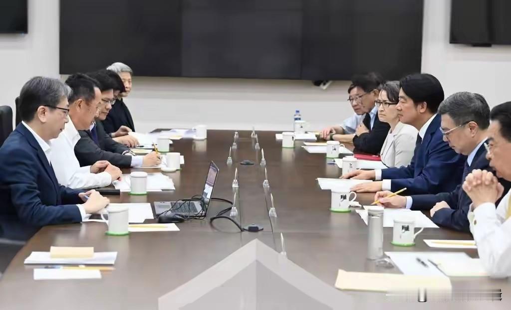 赖清德动真格！彻查大陆身份证还废户籍，大陆反制太漂亮赖清德当局突然下狠手！