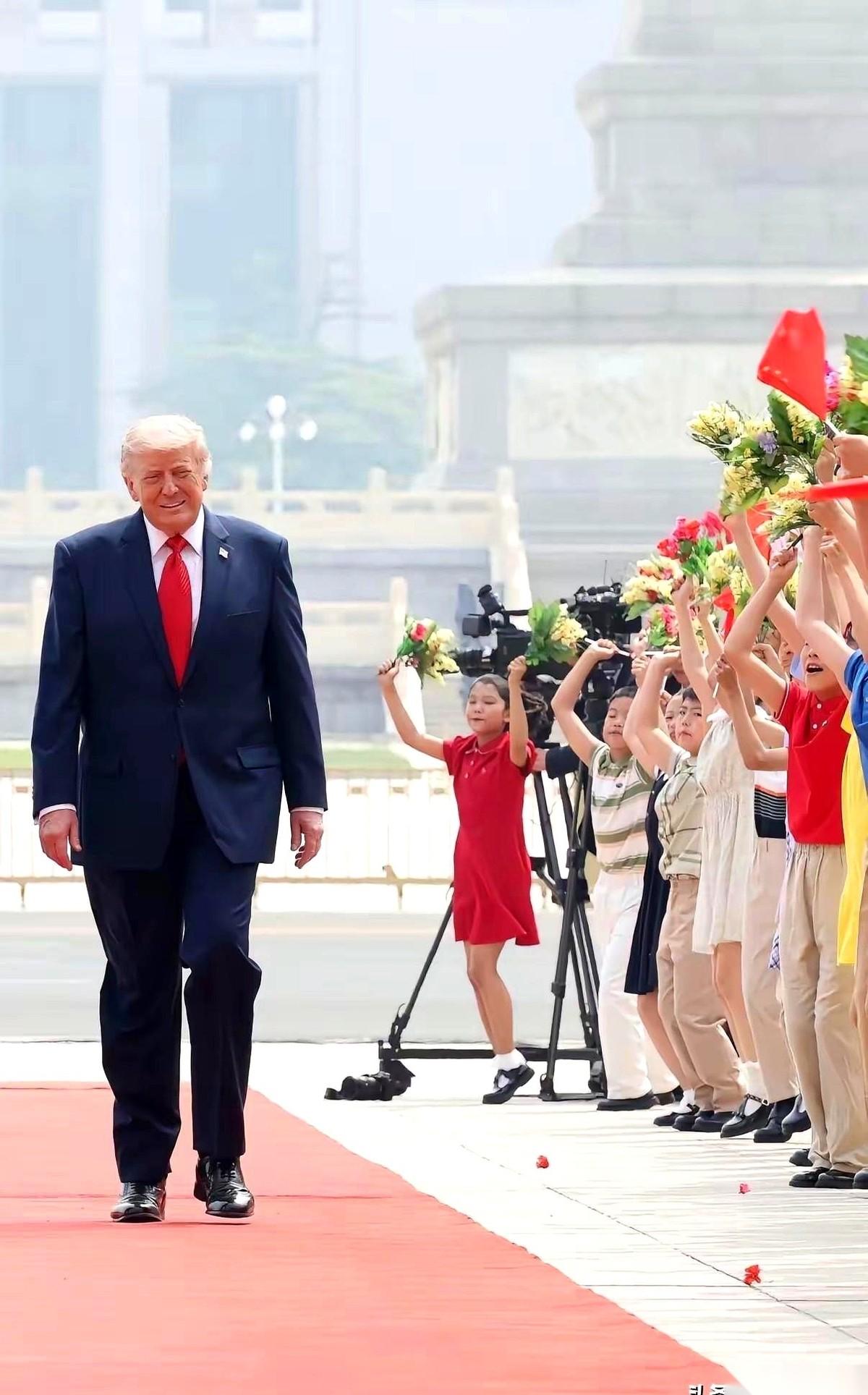 特朗普发了个新动态。他直接说，咱们这边讲“美国可能正在走向衰落”，这话说得“完