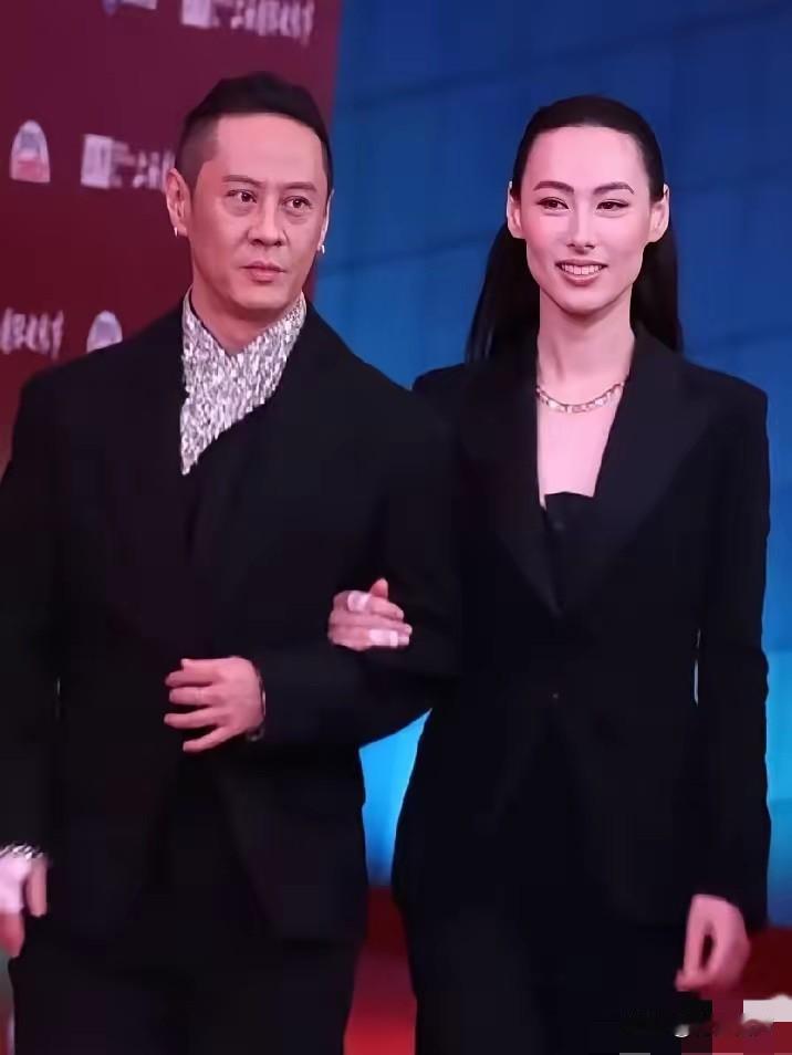 刚刚去查了一下马浴柯的感情史，不查不知道，一查才明白！真正稳重的男人，感情从