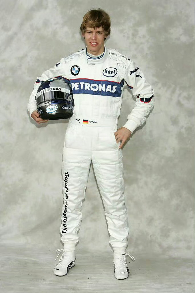 F12007年的今天，维特尔在F1美国大奖赛中上演首秀，并且在正赛中以第8名完