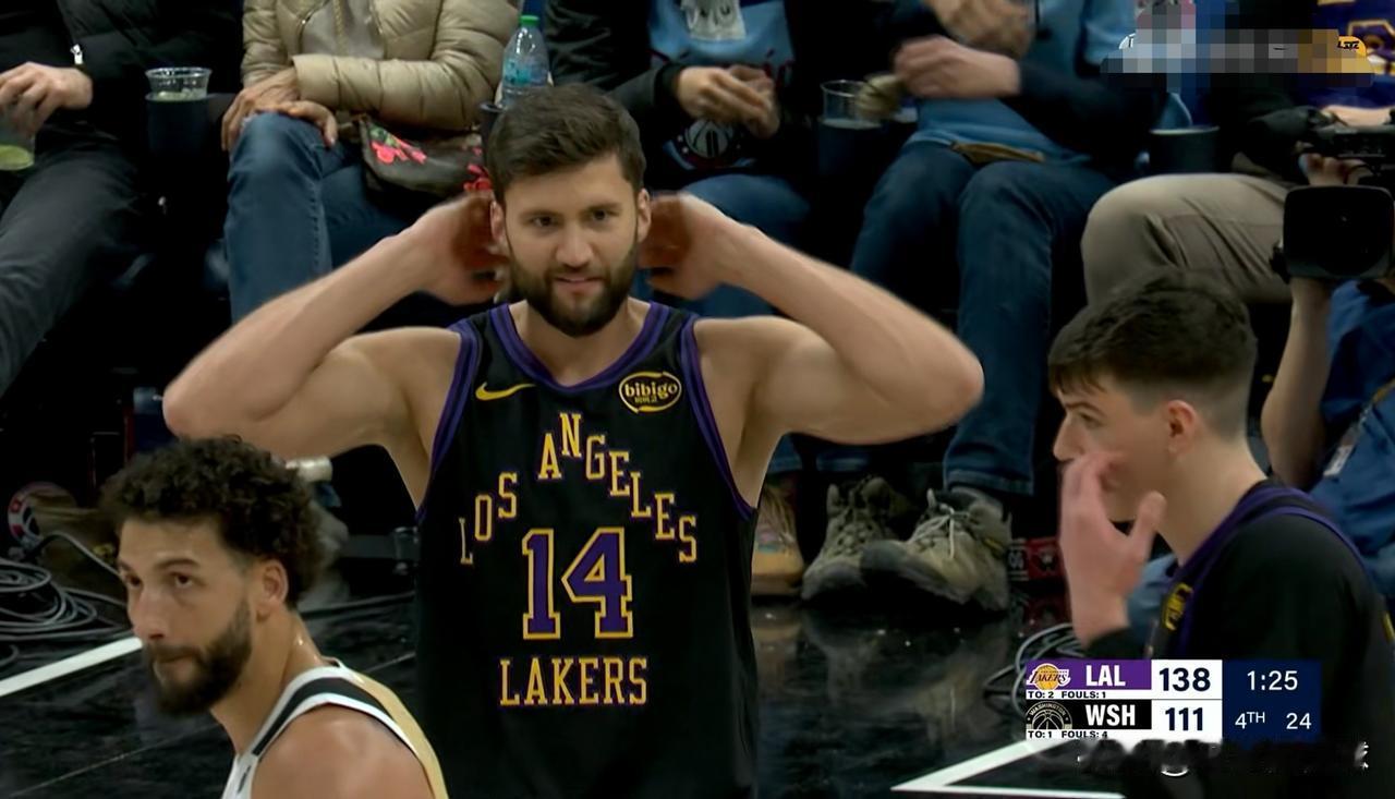 我强烈建议湖人主帅雷迪克重新启用克勒贝尔！在今天湖人客场以142：111大胜奇才