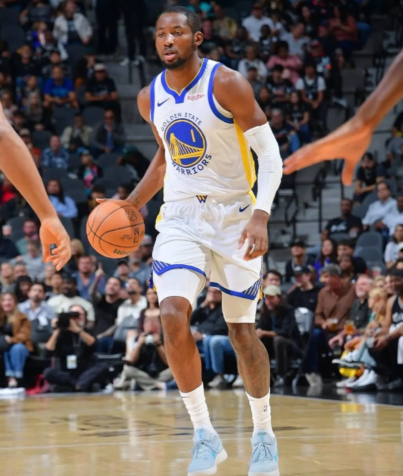 勇士队准备下狠手了：下个月开始，勇士将按计划兜售库明加。库明加2250万的薪