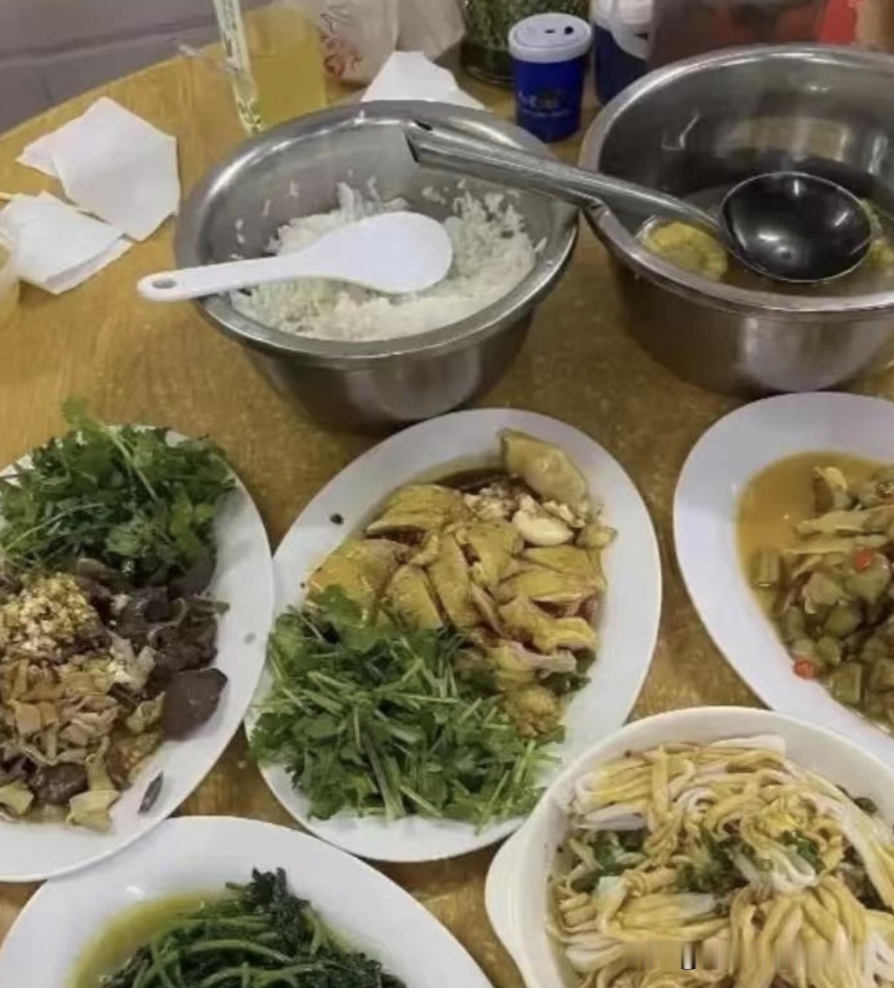 一个普通家庭的伙食，一个有钱人家的伙食，有什么不同？